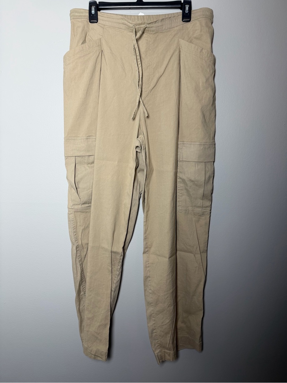 Linen Women’s Athleta Tan Straight Leg Cargo Pants size Medium NWOT